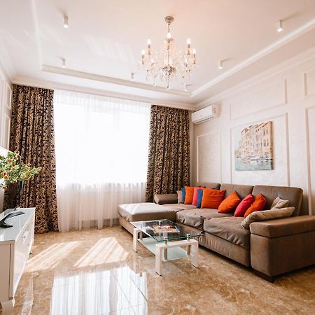 Luxury For Business & Pleasure Royal 2 Apartment Kiev Bagian luar foto