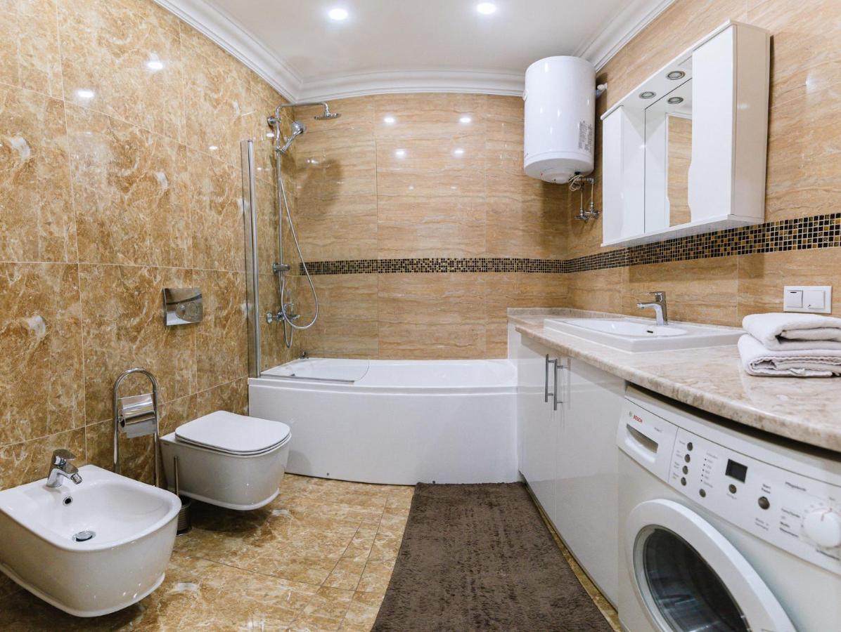 Luxury For Business & Pleasure Royal 2 Apartment Kiev Bagian luar foto