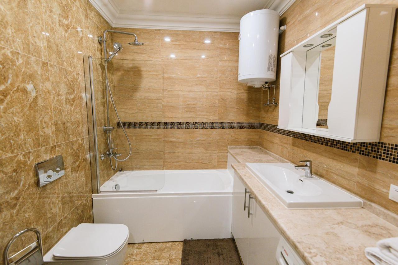 Luxury For Business & Pleasure Royal 2 Apartment Kiev Bagian luar foto