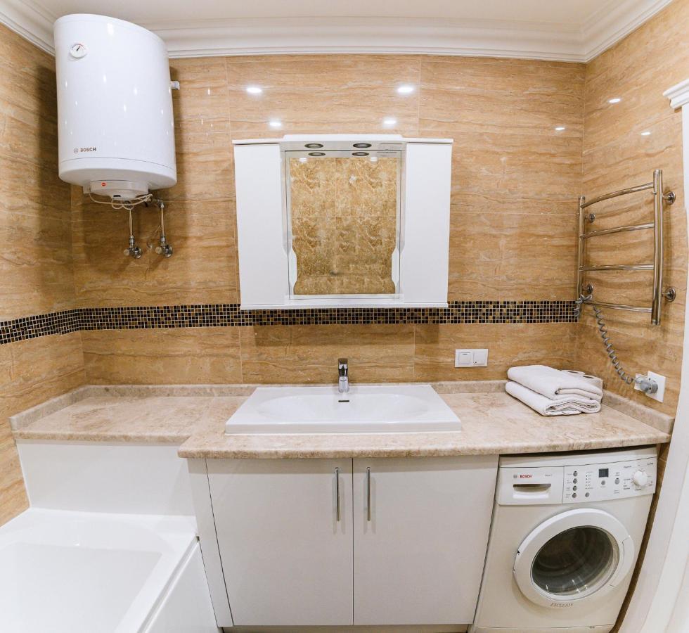Luxury For Business & Pleasure Royal 2 Apartment Kiev Bagian luar foto