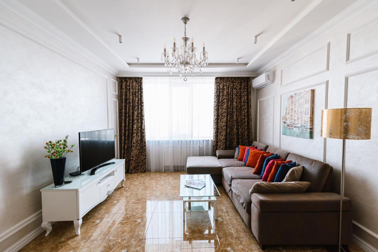 Luxury For Business & Pleasure Royal 2 Apartment Kiev Bagian luar foto