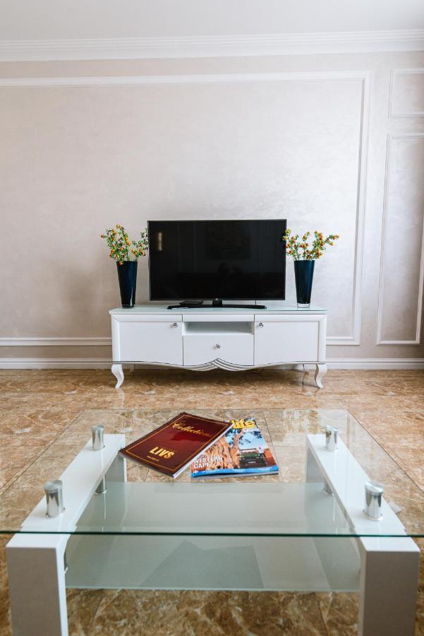 Luxury For Business & Pleasure Royal 2 Apartment Kiev Bagian luar foto