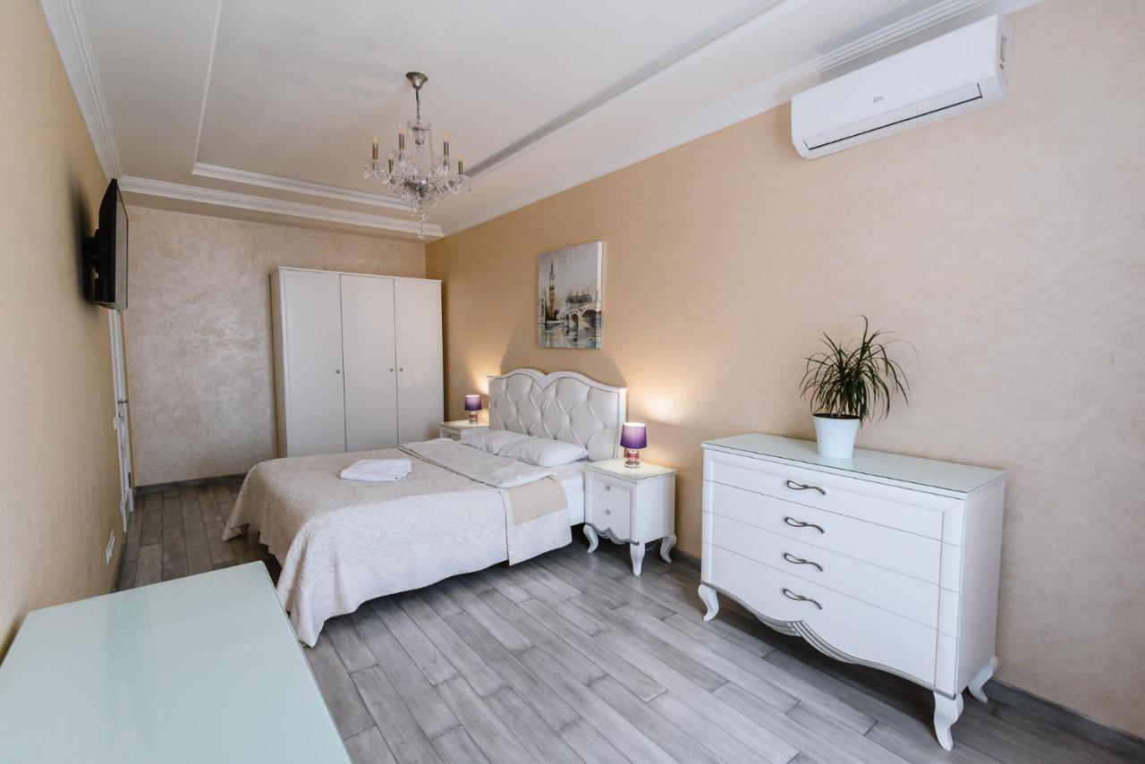 Luxury For Business & Pleasure Royal 2 Apartment Kiev Bagian luar foto