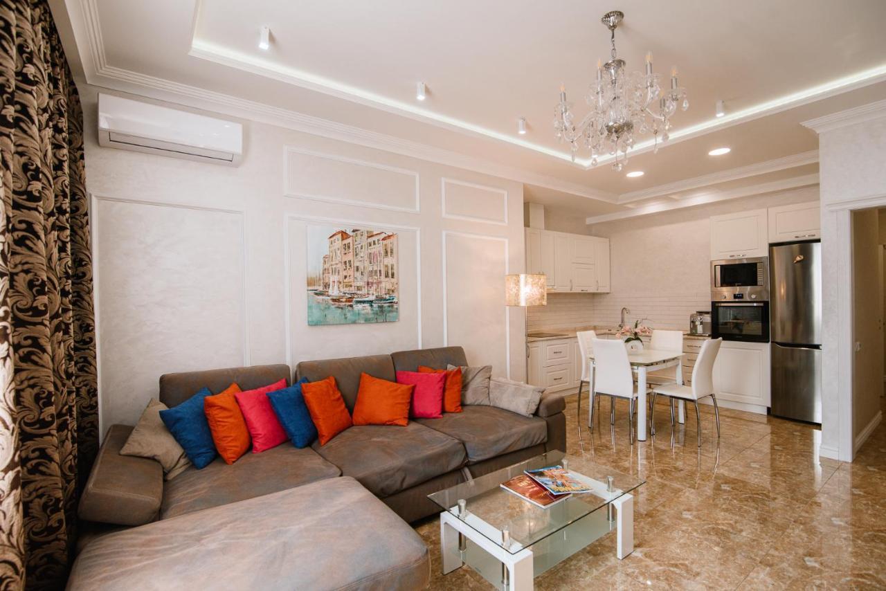 Luxury For Business & Pleasure Royal 2 Apartment Kiev Bagian luar foto