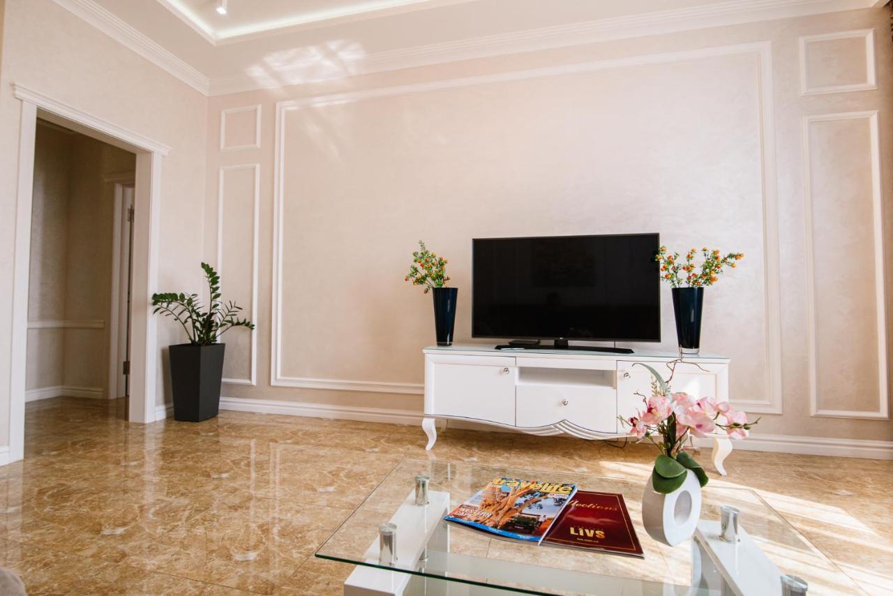 Luxury For Business & Pleasure Royal 2 Apartment Kiev Bagian luar foto