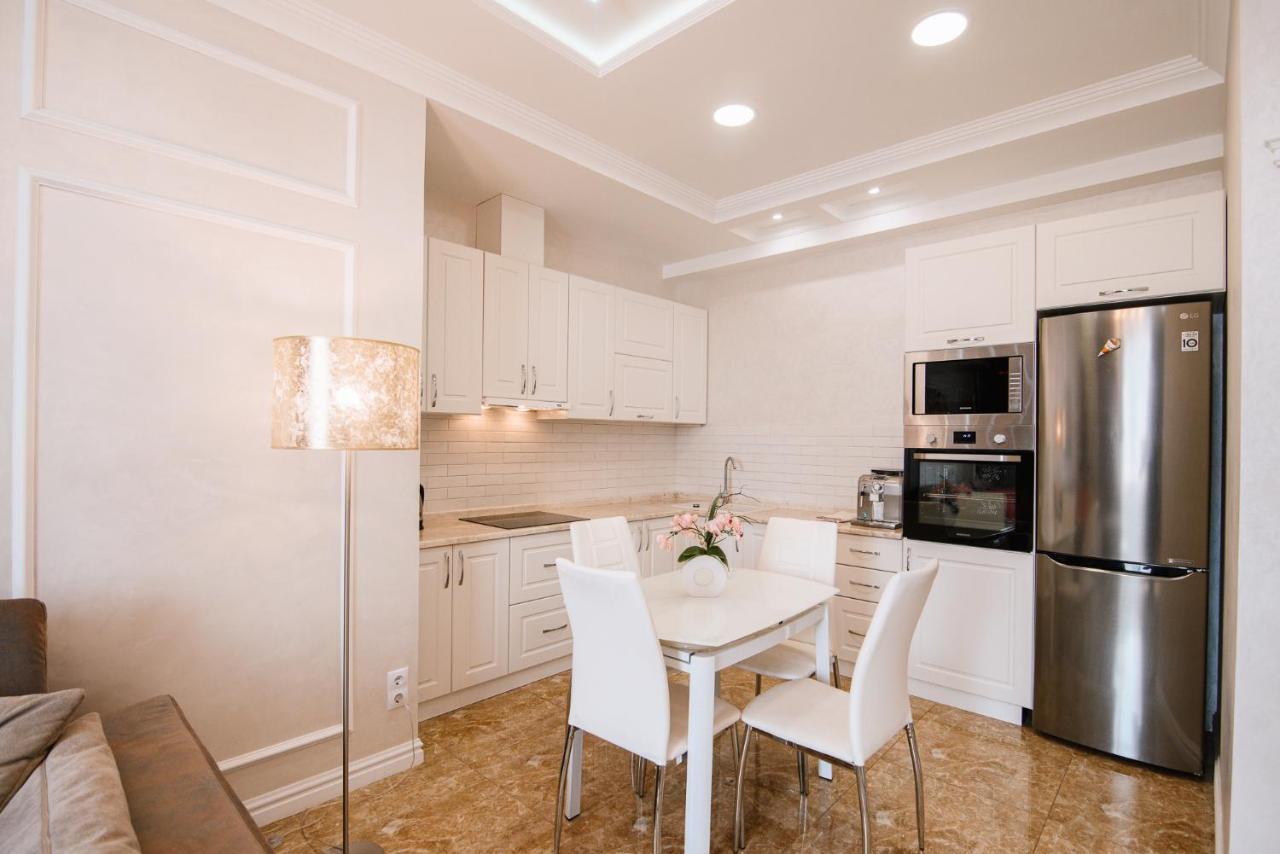 Luxury For Business & Pleasure Royal 2 Apartment Kiev Bagian luar foto