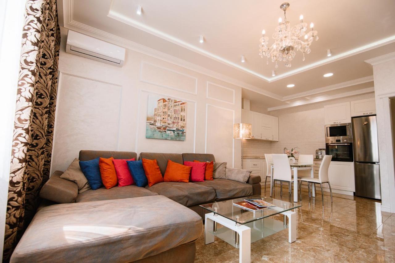 Luxury For Business & Pleasure Royal 2 Apartment Kiev Bagian luar foto